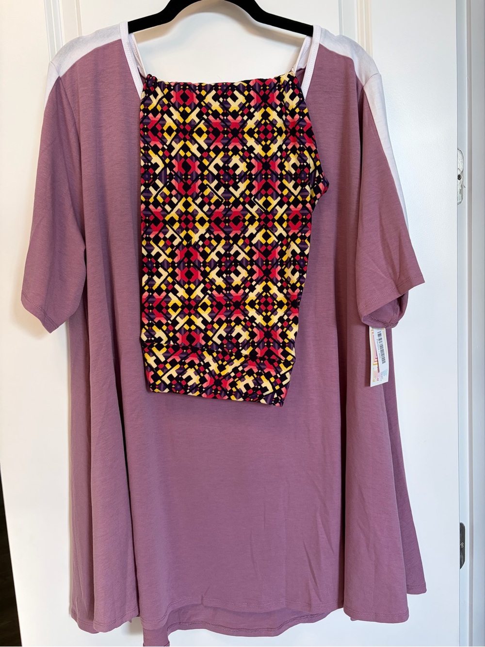 2 pc. LULAROE SET Perfect T (3x) with coordinated leggings.